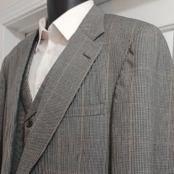 Classic Custom Men's Plaid Gray 3-Piece Suit, 42L / 36W x 32L - Picture 7 of 16